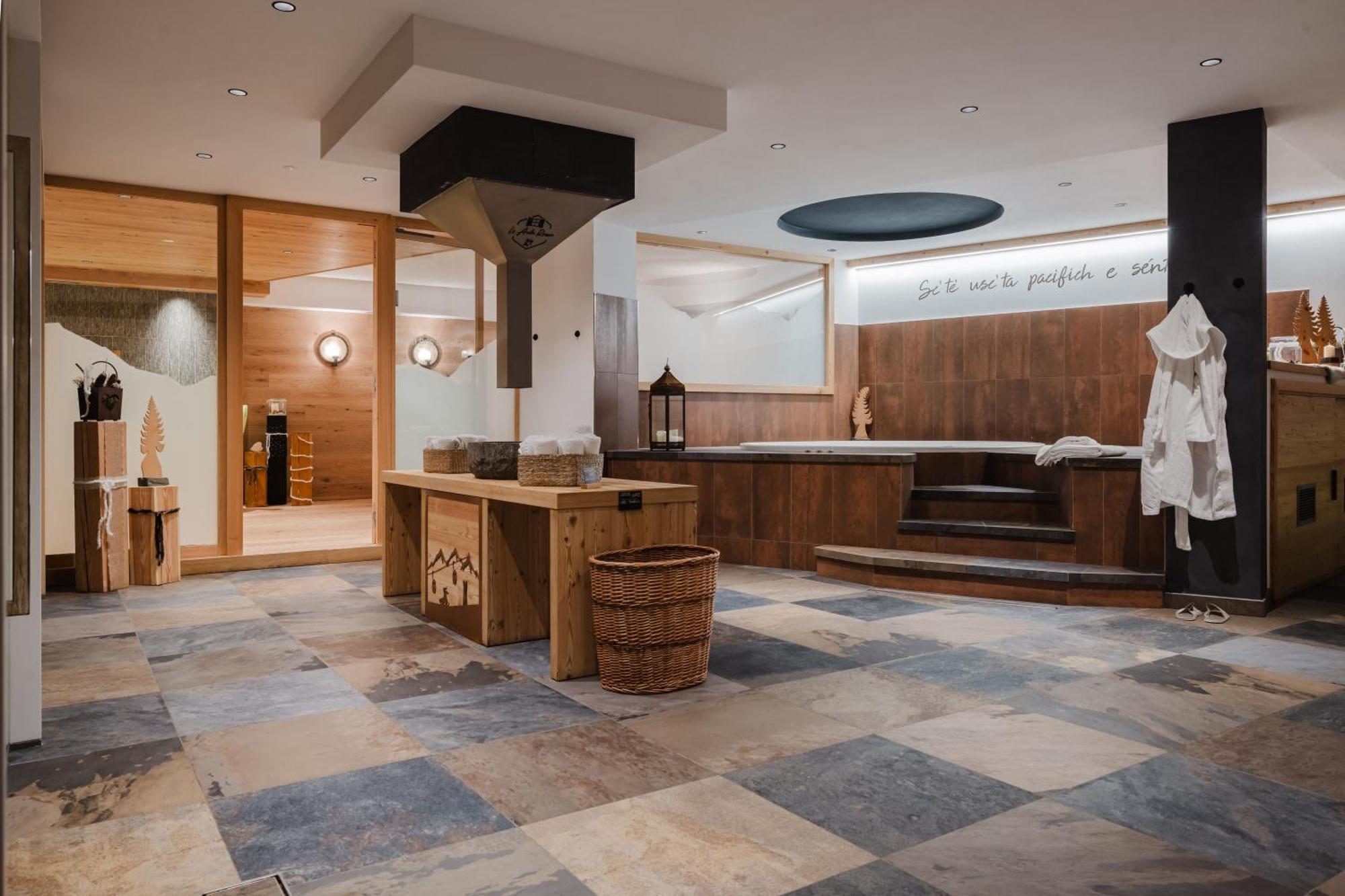 Hotel Li Anta Rossa 4*